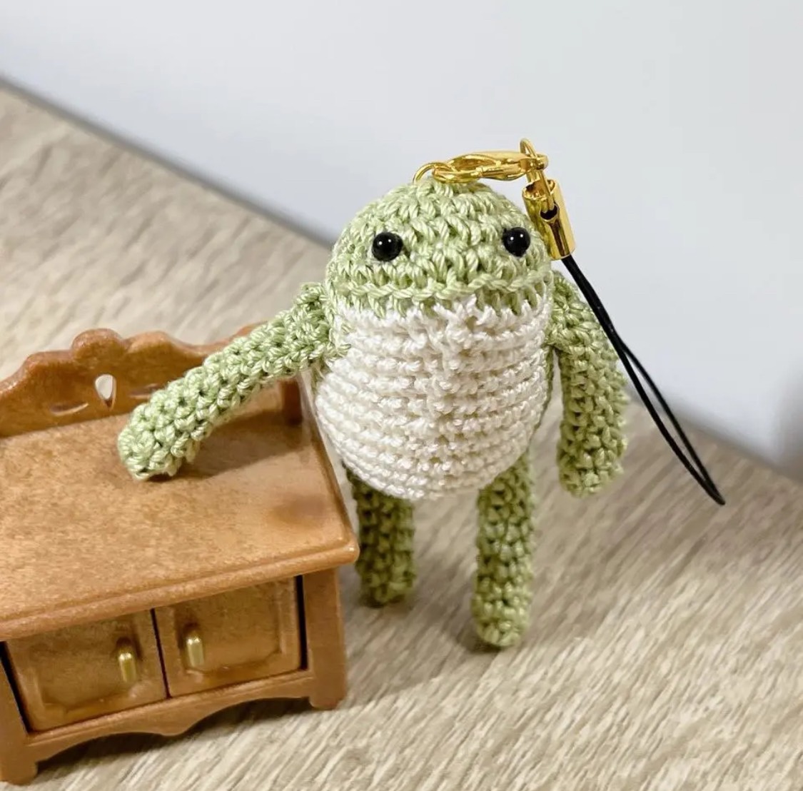 【編みぐるみ】カエルさんの編みぐるみストラップ